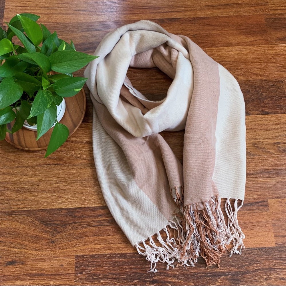 LAST CALL • GUC • H&M Check Taupe Fringe Rectangle Scarf